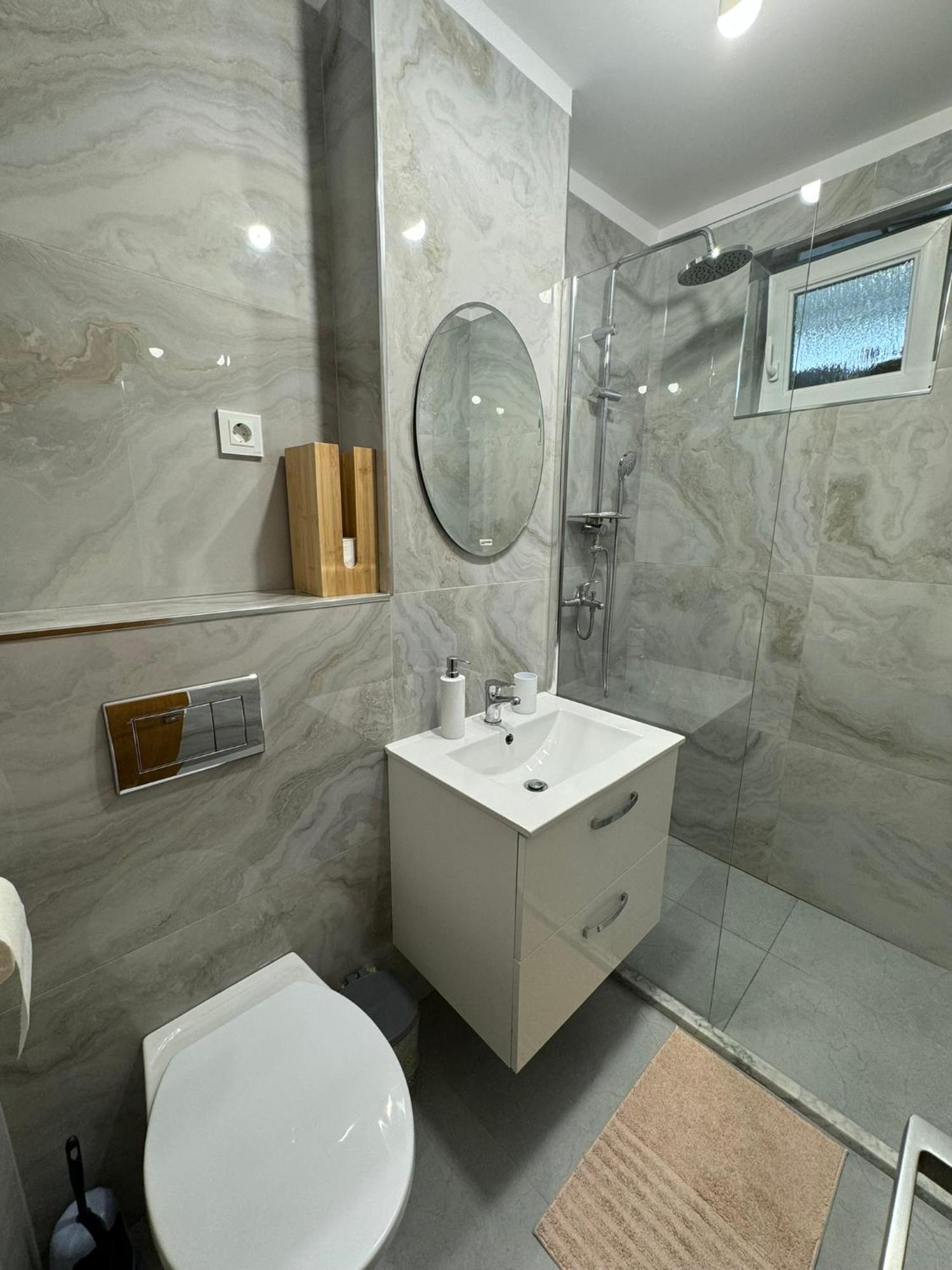 Apartament Central Ramnicu Valcea Ngoại thất bức ảnh