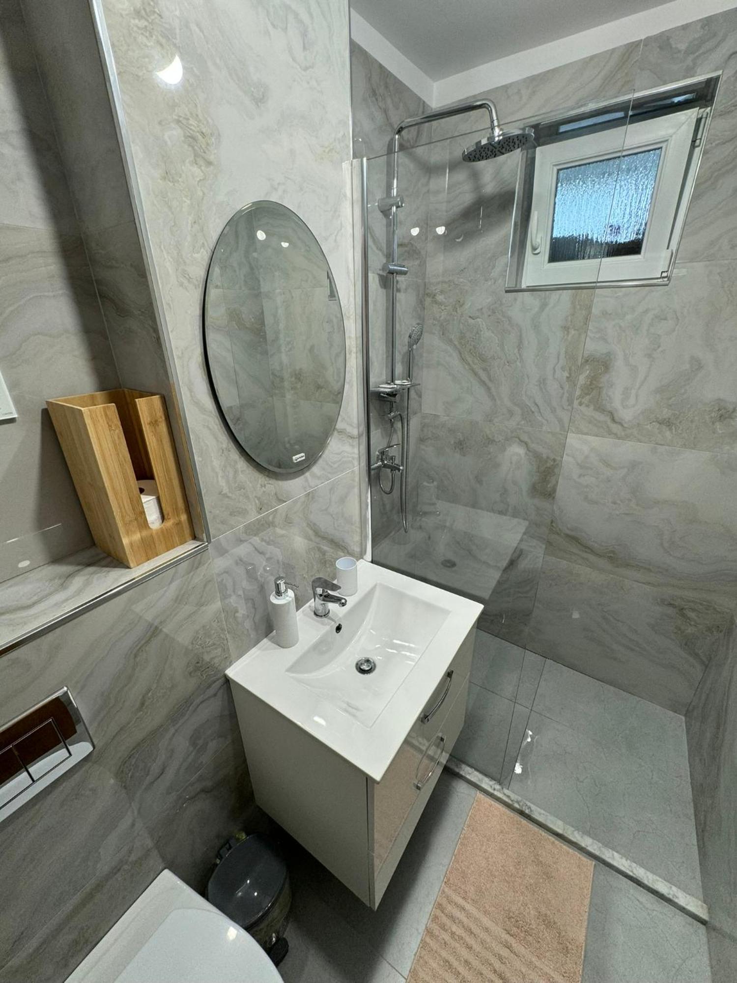 Apartament Central Ramnicu Valcea Ngoại thất bức ảnh
