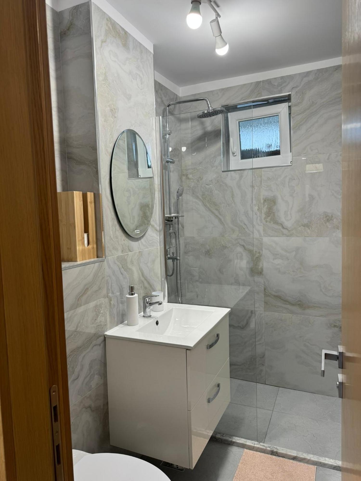 Apartament Central Ramnicu Valcea Ngoại thất bức ảnh