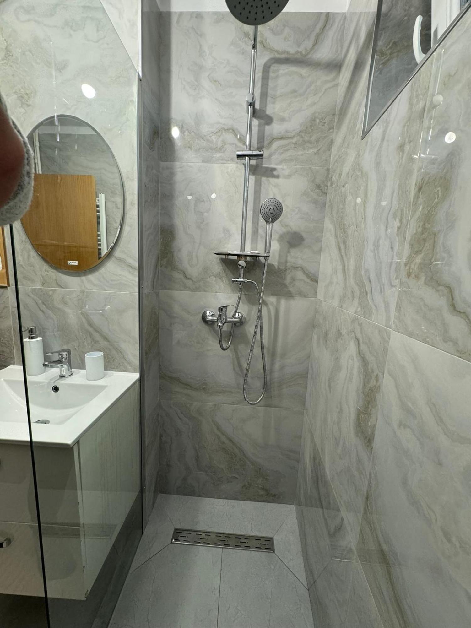 Apartament Central Ramnicu Valcea Ngoại thất bức ảnh