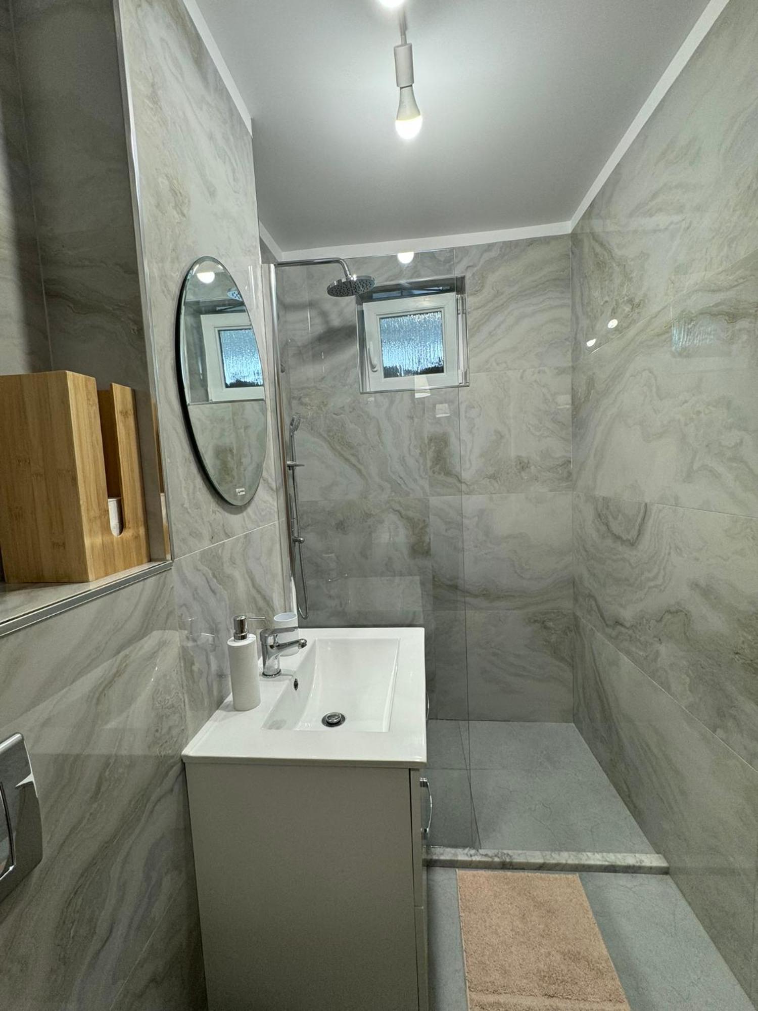 Apartament Central Ramnicu Valcea Ngoại thất bức ảnh